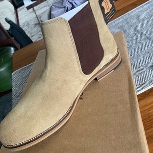 Mens boots. Size 10. New, in box